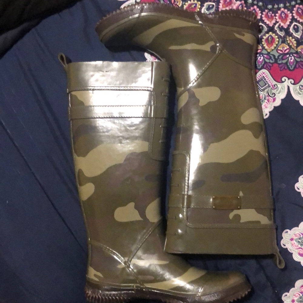 Rain boots